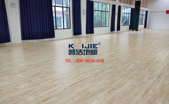 專業(yè)體育館木地板使用什么樣的漆才是合格的——?jiǎng)P潔地板