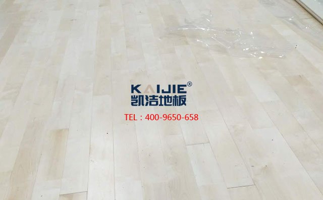專業(yè)體育館木地板涮漆，得知道這些——凱潔地板