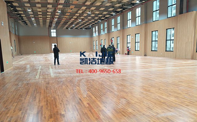 體育館木地板安裝施工藝，很全很專業(yè)——?jiǎng)P潔地板