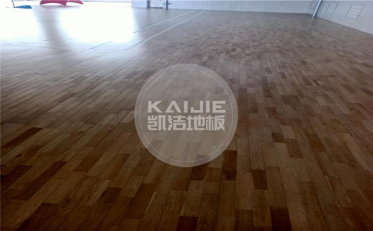 山西運城財經(jīng)學(xué)校羽毛球館木地板案例-凱潔體育地板