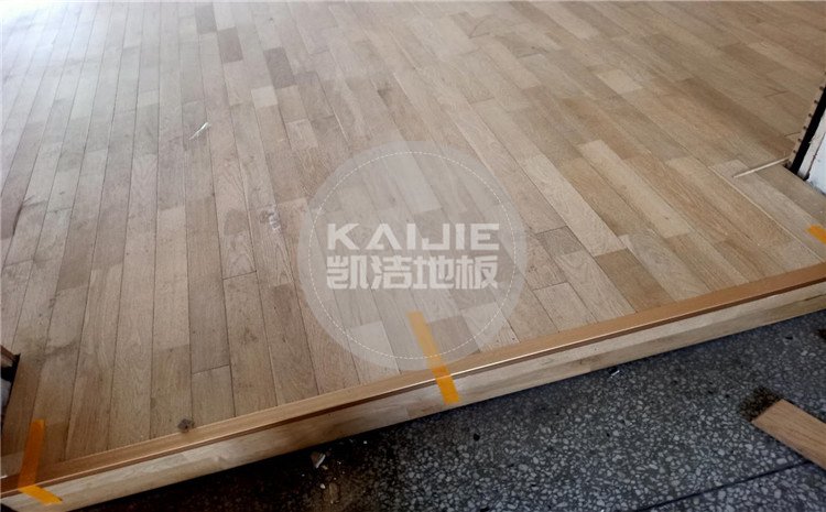 山西運城財經(jīng)學(xué)校羽毛球館木地板案例-凱潔體育地板