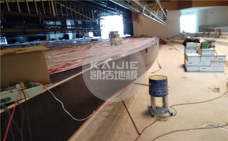 四川省樂山市沙灣區(qū)銅河廣場劇院舞臺木地板案例—凱潔體育木地板廠家