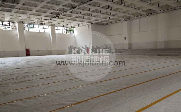 四川綿陽(yáng)實(shí)驗(yàn)中學(xué)體育館木地板項(xiàng)目-凱潔體育木地板廠家