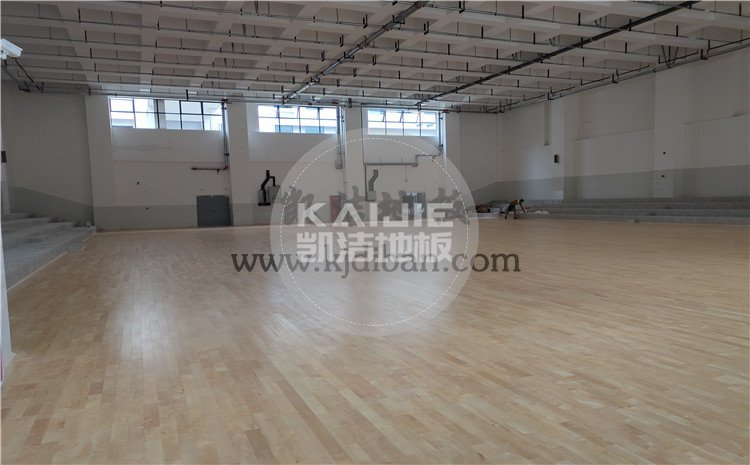 四川綿陽(yáng)實(shí)驗(yàn)中學(xué)體育館木地板項(xiàng)目-凱潔體育木地板廠家
