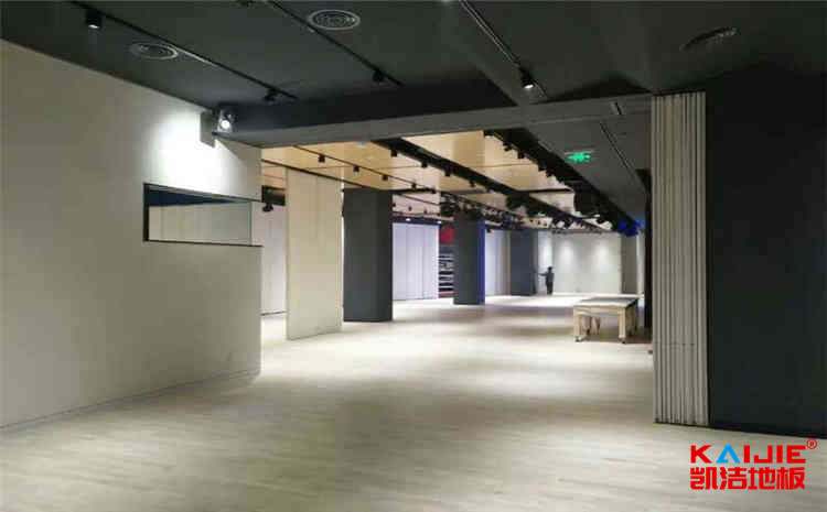 20厚木地板籃球館多少錢一平米?