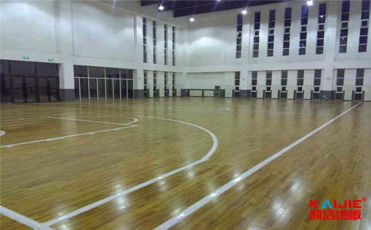 柞木籃球?qū)嵞具\動地板哪家公司好