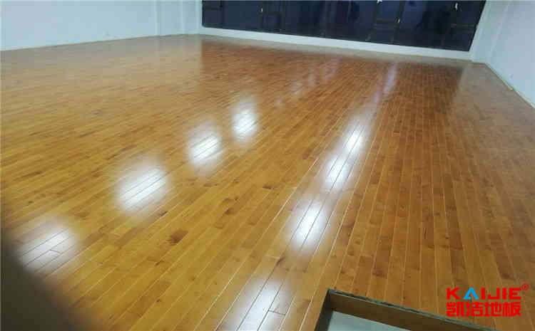 籃球館木地板品牌哪家好——?jiǎng)P潔地板